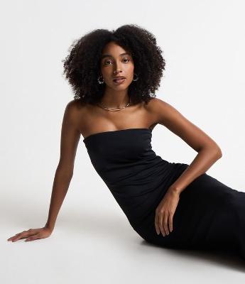 Vestido New Midi em Ponto Roma e Decote Tomara que Caia