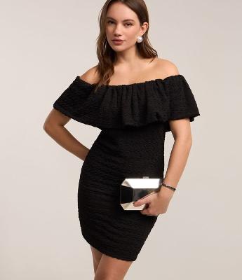 Vestido Ombro a Ombro com Babado e Texturas