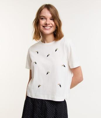 Blusa T-shirt em Algodão com Bordados de Tucanos