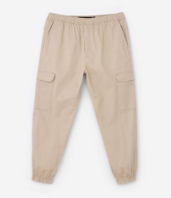 Calça Jogger em Sarja com Bolsos Cargo