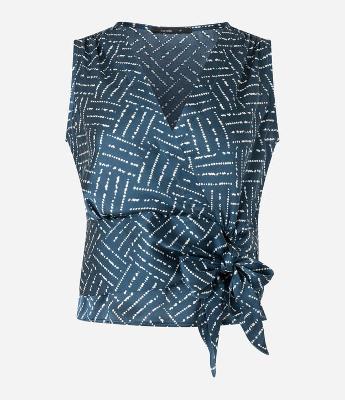 Blusa em Tecido Acetinado com Transpasse Frontal e Amarração