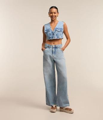 Colete Jeans com Lavagem Destroye e Lapela no Bolso