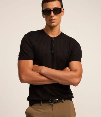 Camisa Polo Canelada com Gola Padre