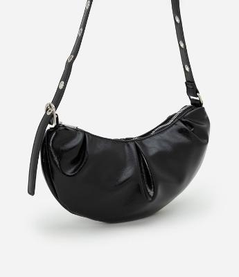 Bolsa Shoulder Pequena em PU com Ilhóses na Alça