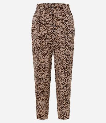 Calça em Crepe com Amarração no Cós e Estampa Animal Print