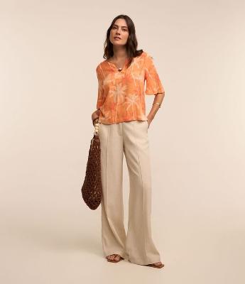 Calça Pantalona em Viscolinho com Fechamento Frontal
