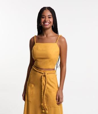 Blusa Cropped em Viscolinho com Alça Trabalhada