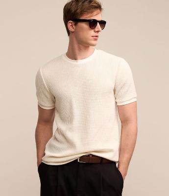 Camiseta com Textura Jacquard e Gola Redonda