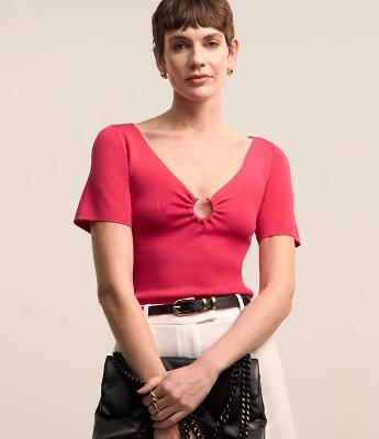 Blusa em Viscose com Argola Aberta no Decote V
