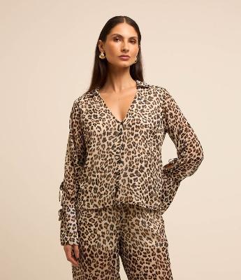 Camisa em Chiffon com Amarração na Manga e Estampa Oncinha