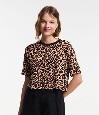 Blusa Cropped em Crepe com Estampa Animal Print Onça