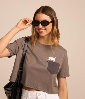 Camiseta Boxy em Algodão com Bolsinho Contrastante e Gatinho