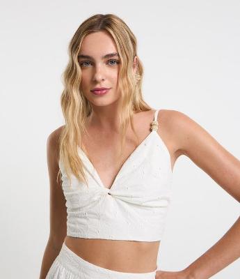 Blusa Cropped em Laise com Detalhe nas Alças