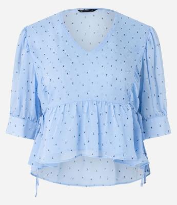 Blusa em Chiffon com Recorte na Cintura e Corações Estampados