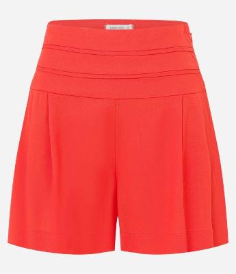 Short em Viscolinho com Costura Aparente e Pregas