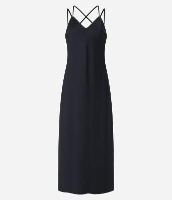 Vestido Evasê Slip Dress com Efeito Acetinado e Alça Cruzada