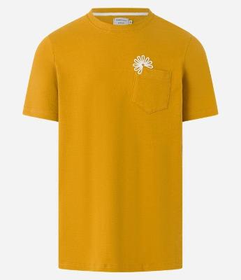 Camiseta Regular em Algodão com Bolso e Aplicação