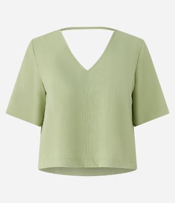 Blusa em Crepe com Decote V