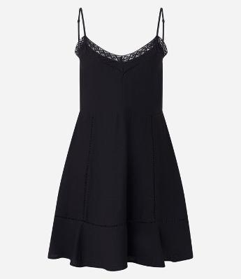 Vestido Curto em Viscose com Detalhe no Busto