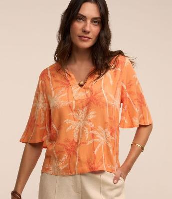 Blusa em Viscose com Miçanga na Gola e Coqueiros Estampados
