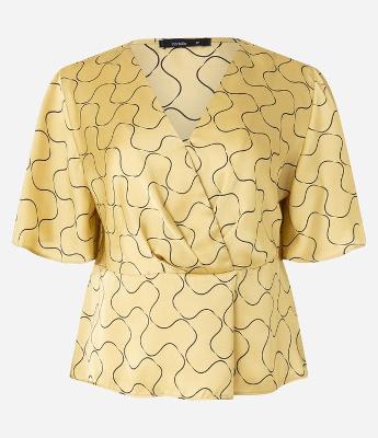 Blusa Acetinada com Decote V Transpassado e Estampa Geométrico