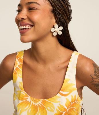 Blusa Sem Manga em Viscolinho com Flores Estampadas