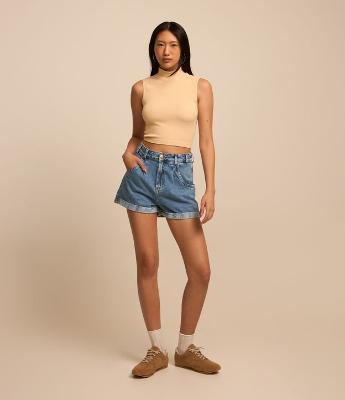 Short Baggy em Jeans e Barra Dobrada