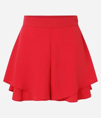 Short Curto em Crepe com Babadinhos
