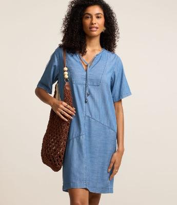 Vestido em Jeans Decote com Amarração e Detalhes em Recortes