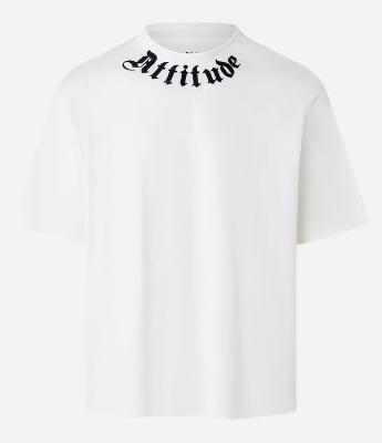 Camiseta Relaxed em Malhão com Estampa Bordada Atitude