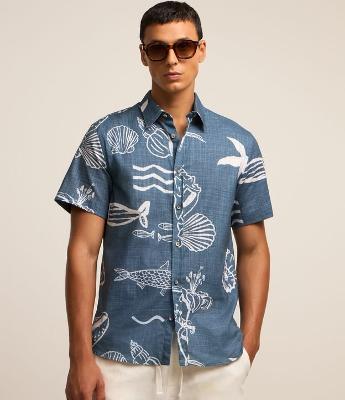 Camisa Regular em Voil com Estampa de Fundo do Mar