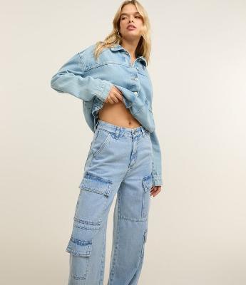 Calça Wide Leg em Jeans com Bolso Cargo
