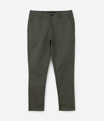 Calça Slim em Sarja Cós com Passantes e Bolso