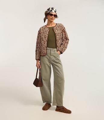 Calça Baggy em Sarja com Passantes no Cós