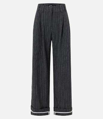 Calça Wide Leg em Alfaiataria com Listras e Barra Dobrada
