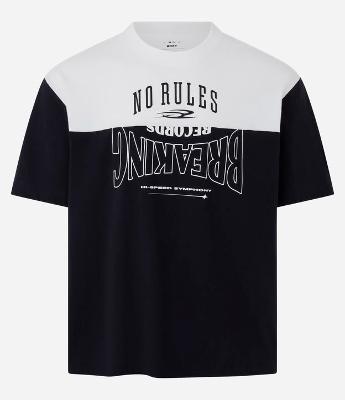 Camiseta Boxy em Malhão com Recortes e Estampa Lettering