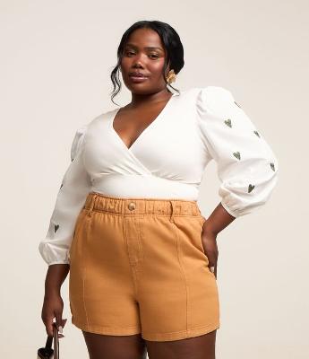 Blusa com Manga 7/8 e Bordado de Folhas Curve & Plus Size