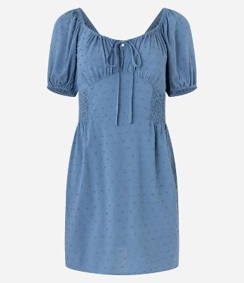 Vestido Evasê em Viscose Texturizada com Lastex e Amarração no Busto