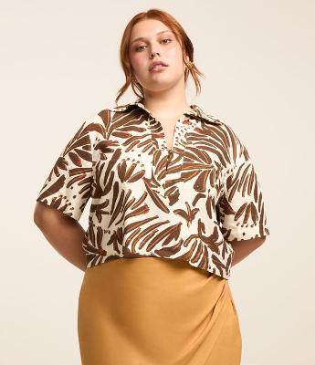 Blusa com Linho Estampa de Folhas e Botões Curve & Plus Size