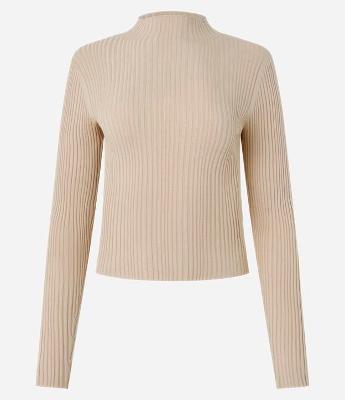 Blusa em Tricô com Golinha Alta
