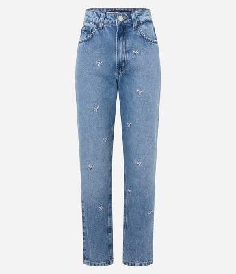 Calça Mom Jeans com Bordadinhos de Lacinhos