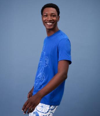 Camiseta em Algodão com Estampa Gil e Violão