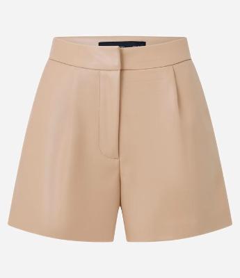 Short em Pu com Cintura Alta e Pregas