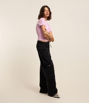 Calça Wide em Jeans com Bolsos Super Cargo
