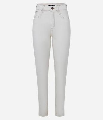 Calça Slim em Jeans com Fenda