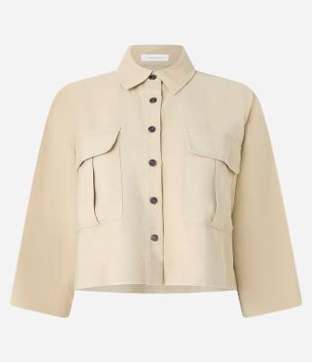 Camisa em Viscose com Botões e Bolsos Frontais