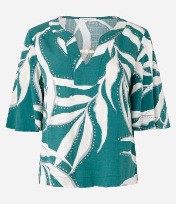 Blusa em Viscose Decote em V com Aviamento e Estampa Folhagem