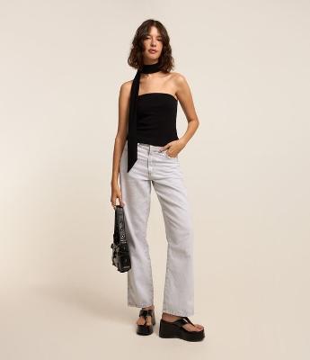 Calça Reta em Jeans com Passantes no Cós