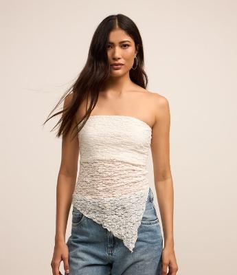 Blusa em Renda Tomara que Caia com Ponta Assimétrica