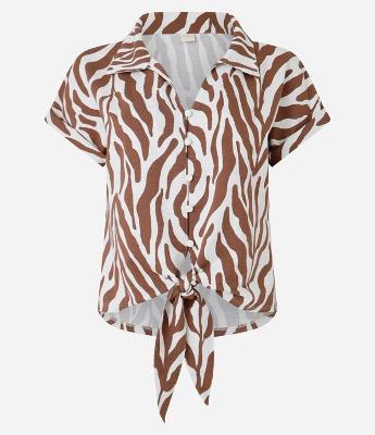 Blusa em Viscose com Botões e Estampa Folhagem